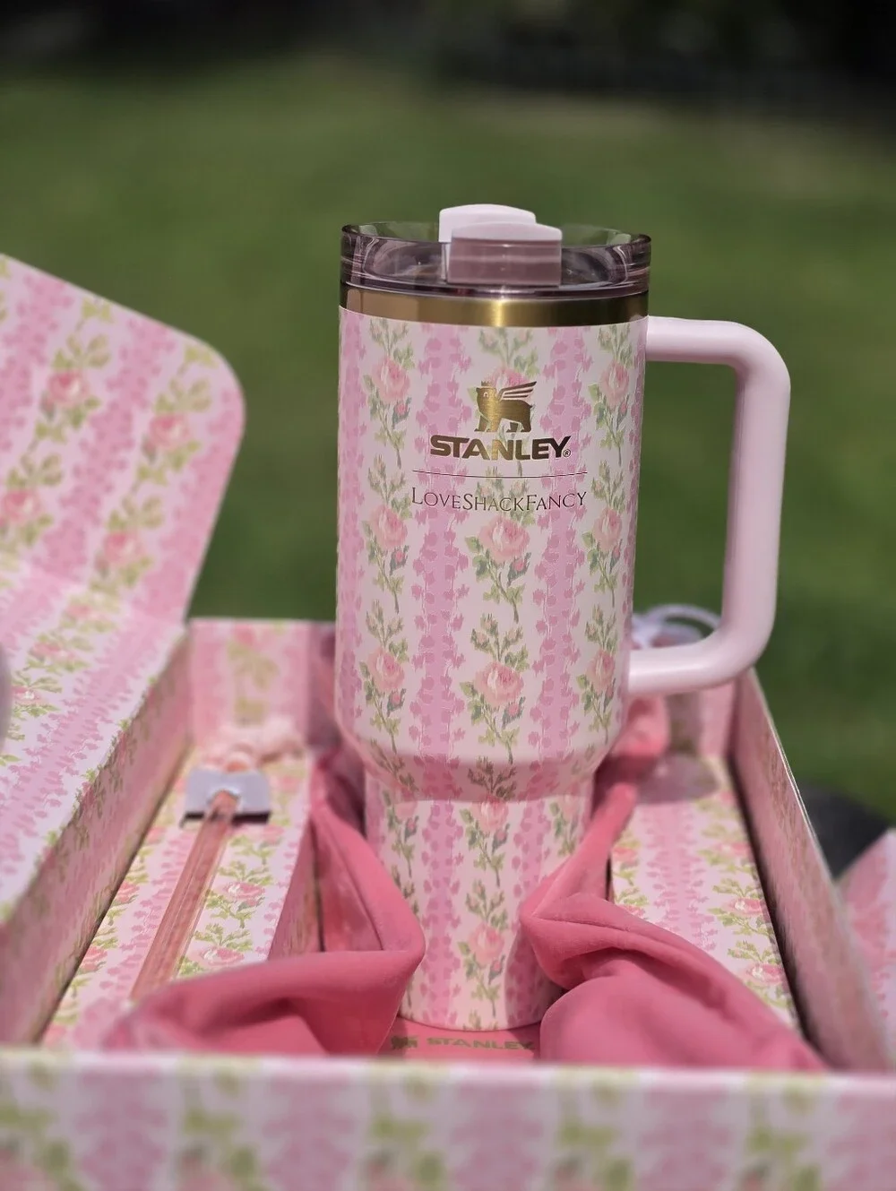 Stanley x LoveShackFancy Blooming Heirloom 40 oz Quencher H2.0 Tumbler NIB - Picture 6 of 11